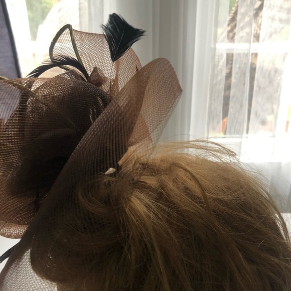 Elegant fascination in brown colours. Classic fascinator with feathers- used - Picture 6 of 8